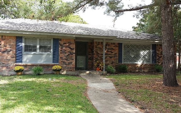 3rd image of 1100 Edgefield Dr
