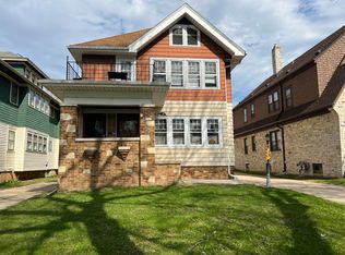 2562 N 68th St, Wauwatosa, WI 53213