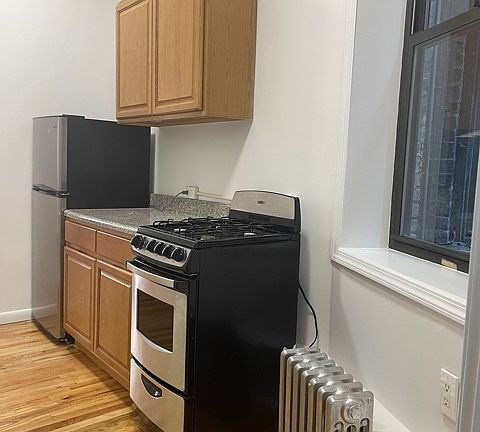 2nd image of 9 Stanton St #2AT