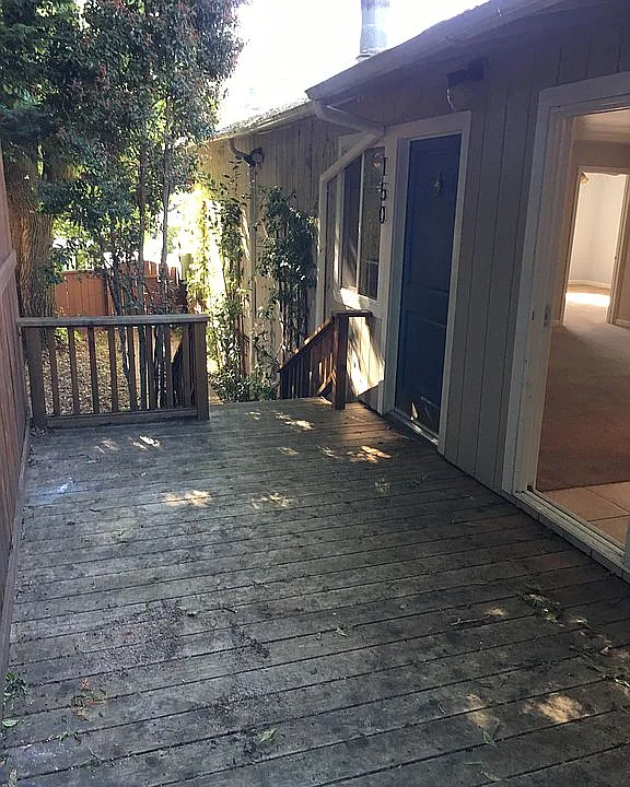 Large deck at entrance