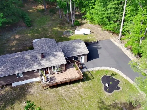 746 Raymondskill Rd, Milford, PA 18337