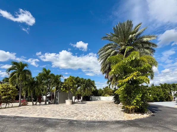 150 Smallwood Dr #1, Chokoloskee, FL 34138