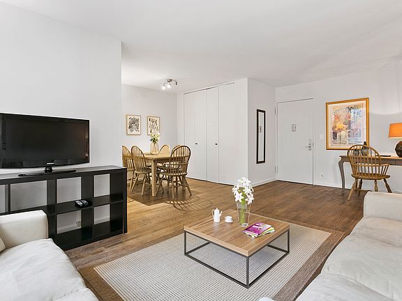 3rd image of 212 E 47th St APT 6B