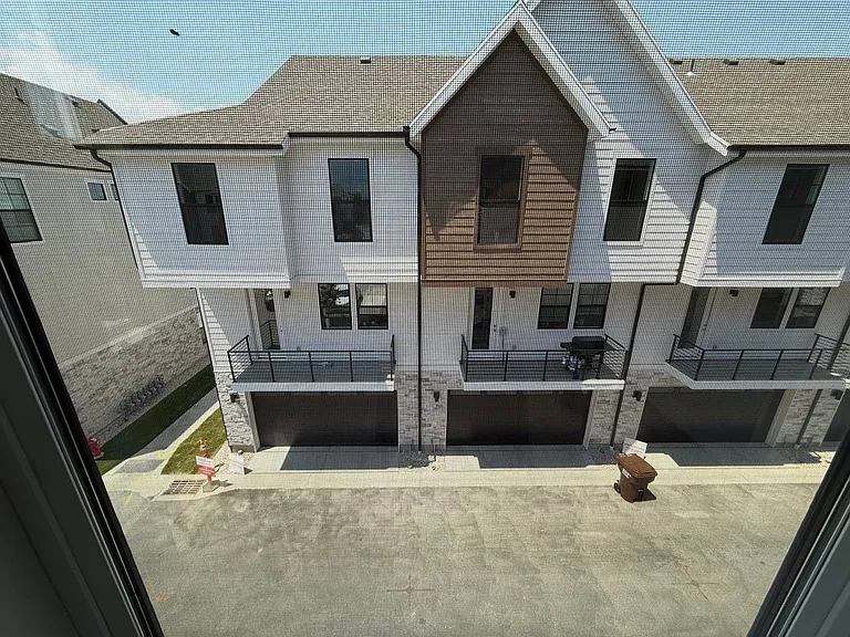 7343 S Sideline Ln — Photo 2