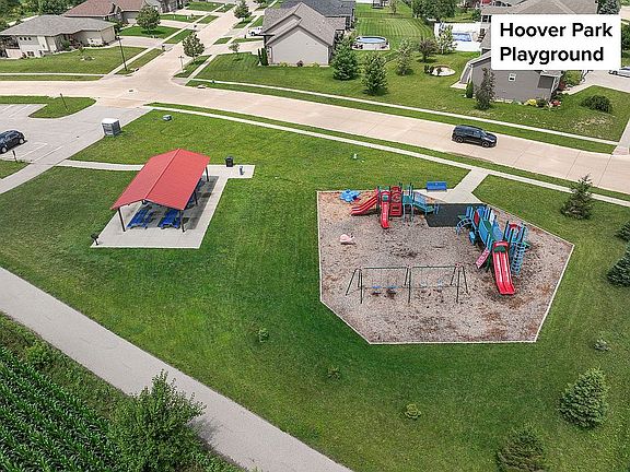 5th image of 1700 Prairie Rose Dr SW