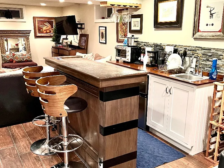 Building's Lounge