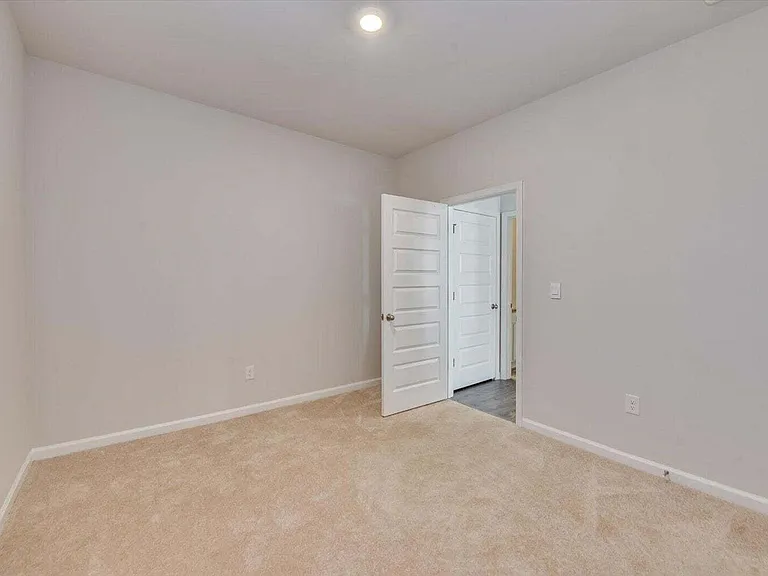 433 Whitby Ct — Photo 15