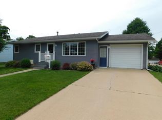 614 2nd St E, Cresco, IA 52136
