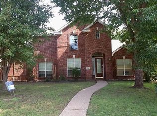 624 Golf View Ln, Grand Prairie, TX 75052