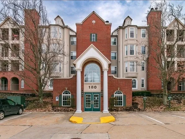 180 Fox Hollow Dr APT 302, Mayfield Heights, OH 44124