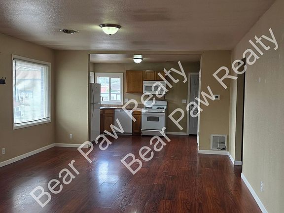 3rd image of 130 Williams St #A