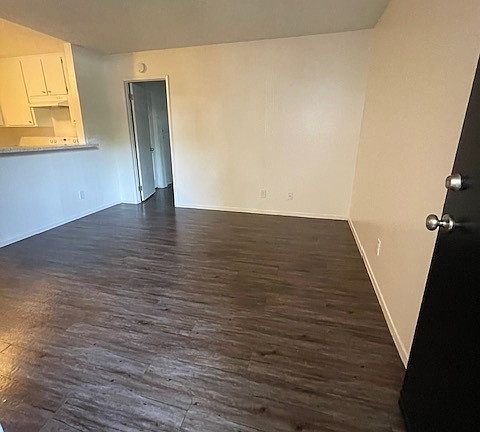 4th image of 630 E Walnut St APT 5
