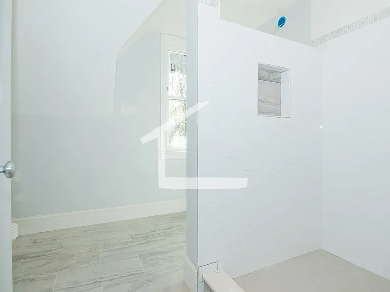 28 Murdock St #10 — Photo 16