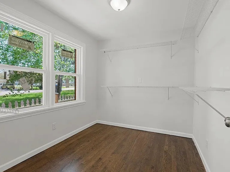 225 Maplemere Ave — Photo 12