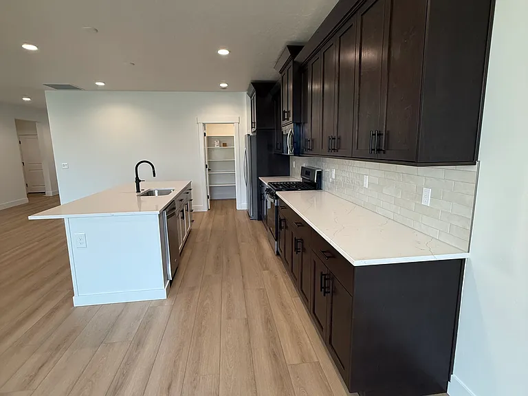 1481 N Burnam Ave — Photo 9