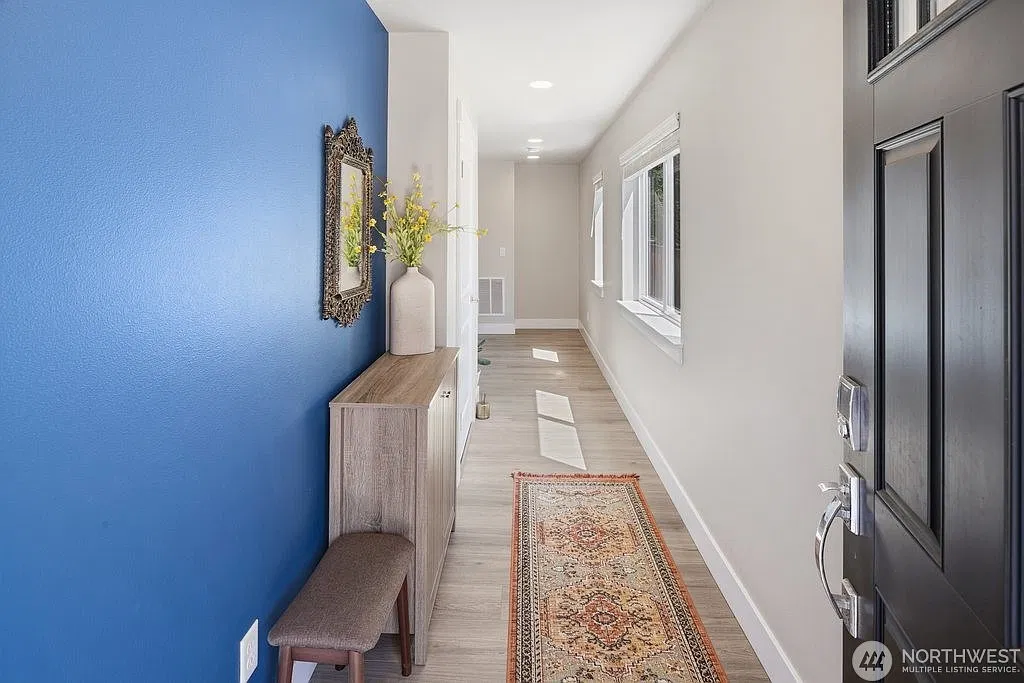 4 bed, 2465 sqft, $4,250 — Photo 2