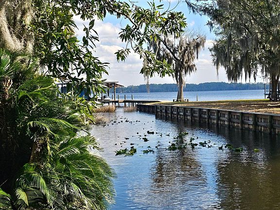3rd image of 238 LAKE Drive