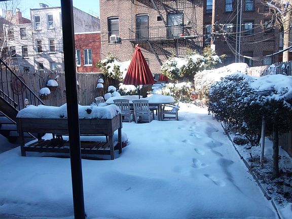 5th image of 316 Carlton Ave APT 1