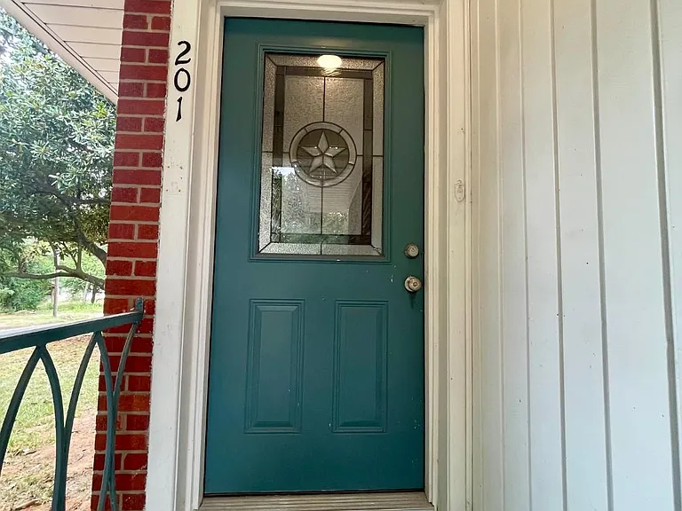 201 Jewel Dr — Photo 3