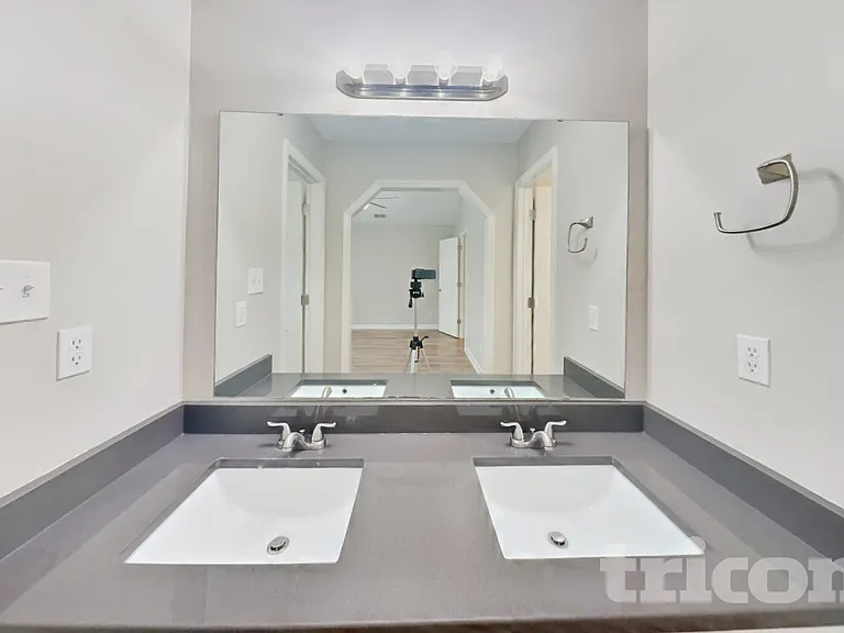 5169 Parkerwood Dr — Photo 9