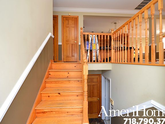 5th image of 46 Keats St #2FLOOR
