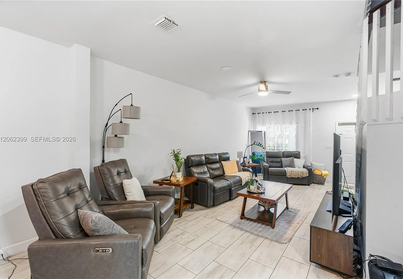 3 bed, 2.5 bath, 1558 sqft, $3,000 — Photo 1