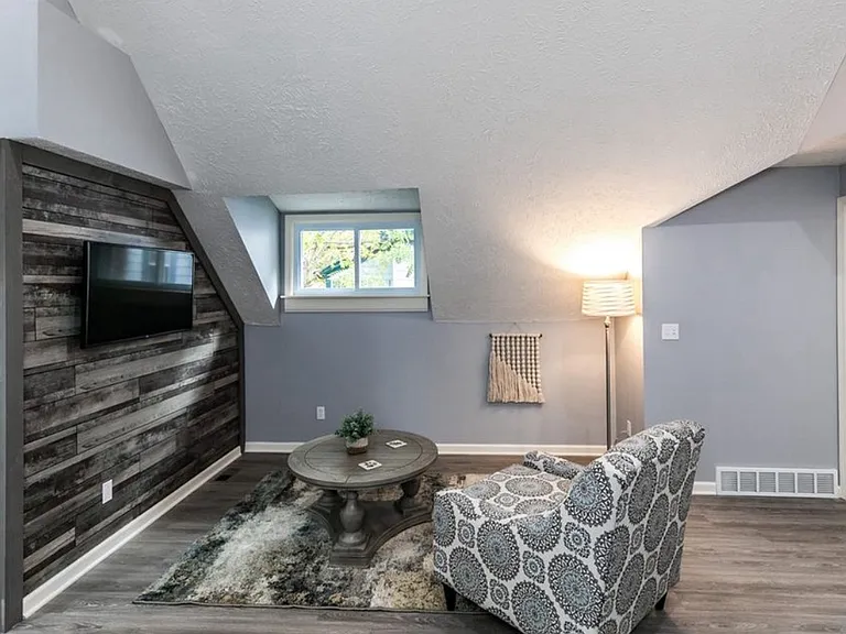 1051 Westmoreland Ave #1 — Photo 2