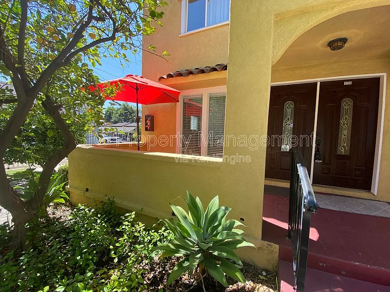 1250 E Villa St — Photo 15