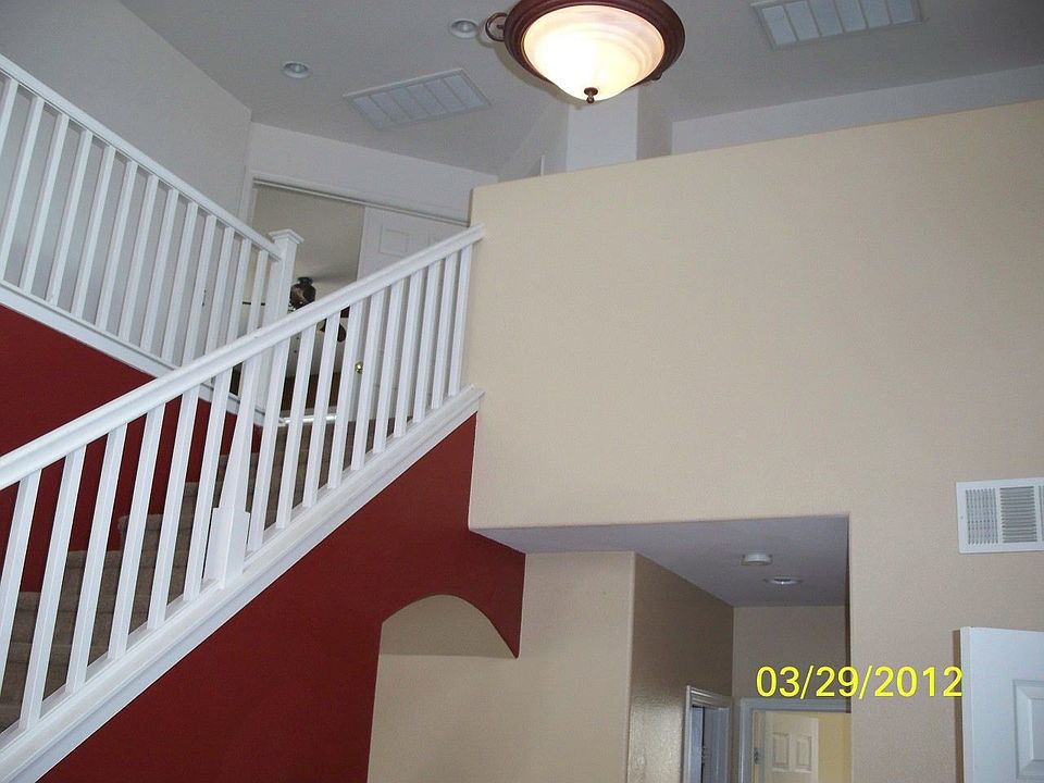 Foyer Entry & Stairway
