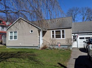 20 Garland St, Lyndonville, NY 14098
