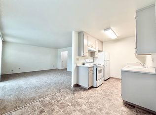 627 Stewart St APT 30, Manteca, CA 95336