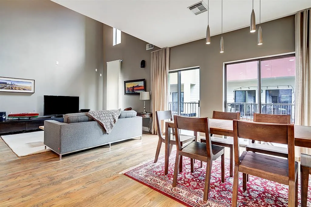 2 bed, 2.5 bath, 1702 sqft, $2,700 — Photo 2