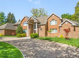 30 Mountain Ridge Dr, Livingston, NJ 07039