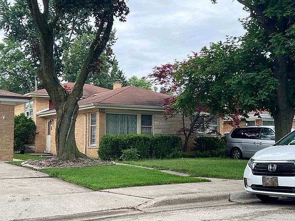 3rd image of 5645 N Rogers Ave