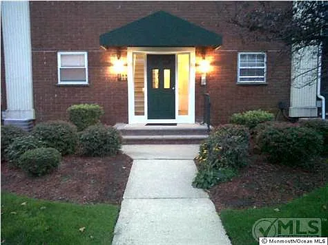 65 Cedar Ave APT B4 photo 1