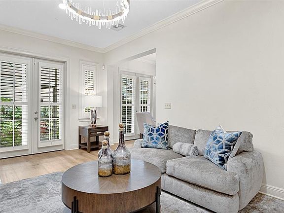 3rd image of 1223 COUNTRY CLUB OAKS CIRCLE