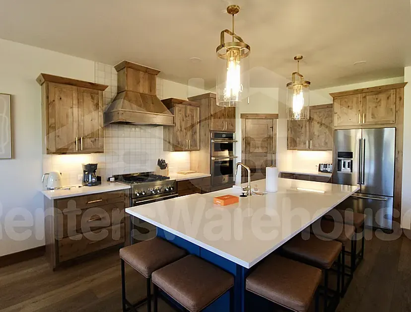 4 bed, 4180 sqft, $6,000 — Photo 2