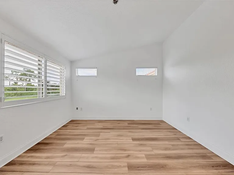 7269 Fountain Palm Cir — Photo 14