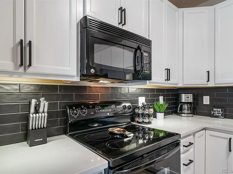 7292 S Blackhawk St #203 — Photo 14