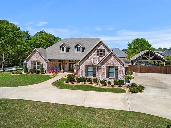 3rd image of 192 Country Club Dr