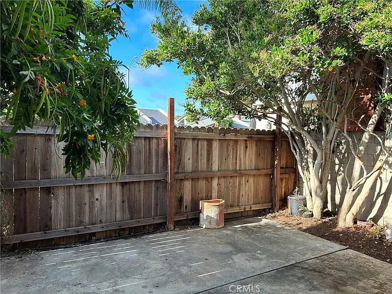 212 Rochester Ave — Photo 10