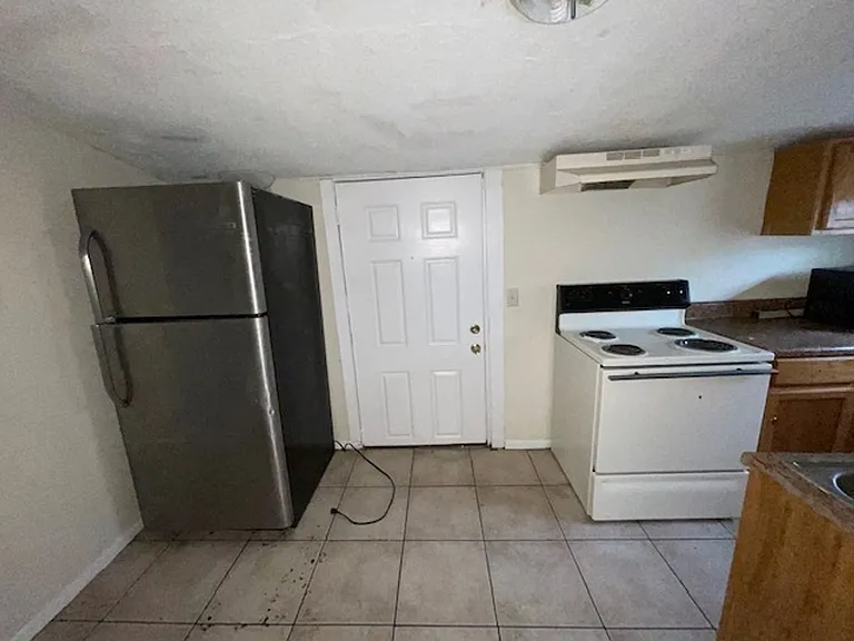 1703 McCarthy Ave — Photo 3