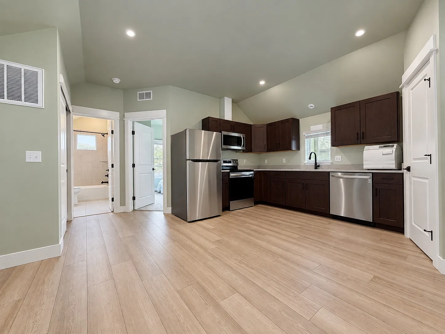 1 bed, 600 sqft, $1,650 — Photo 4