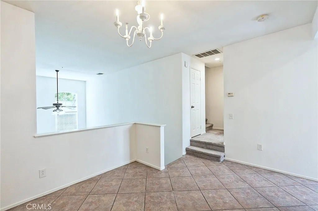 3 bed, 2.5 bath, 1360 sqft, $3,800 — Photo 4