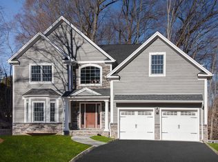 23 Hopper Ct, Mahwah, NJ 07430