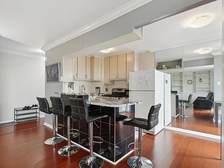 950 25th St NW #1012 — Photo 3