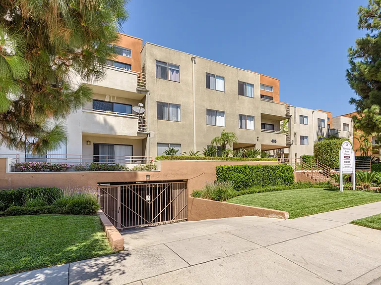 Hawthorne Apartments — Photo 1