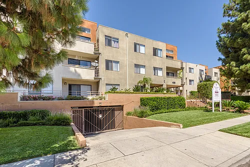Hawthorne Apartments Photo 1