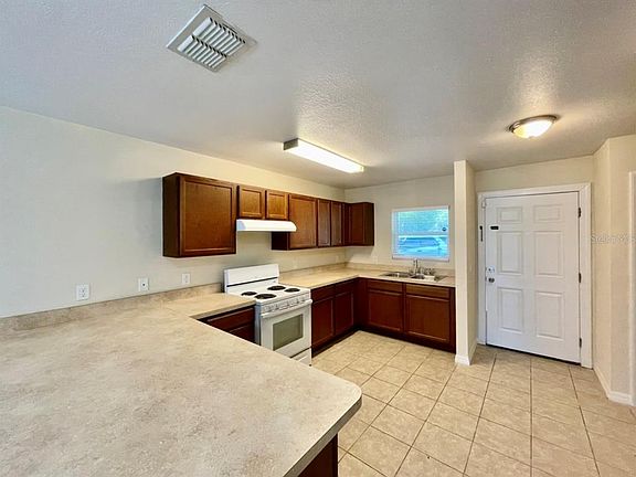 3rd image of 1400 Forest Dr