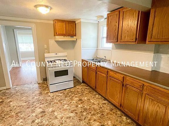 4th image of 627 Roscoe Ave